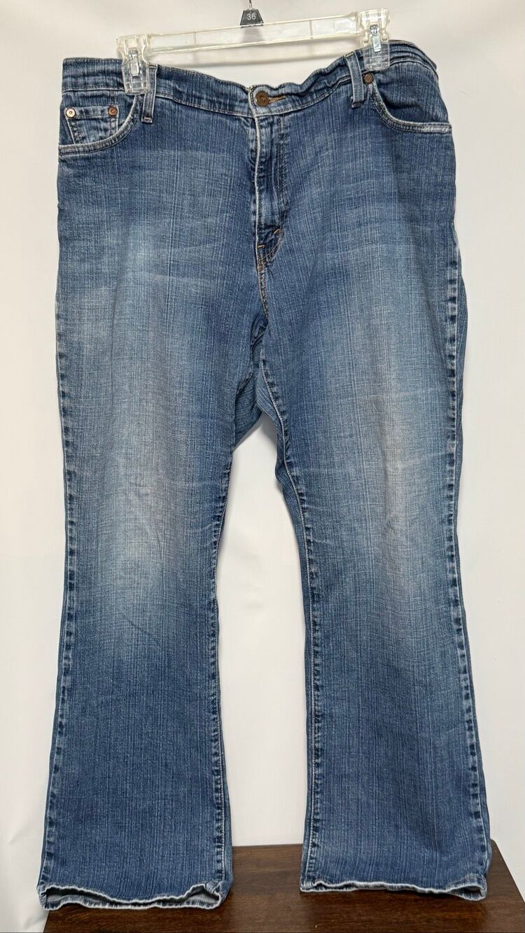 Levi’s relaxed boot cut 550 Jean women size 16 medium - has been hemmed